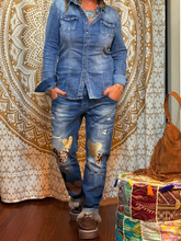 Cargar imagen en el visor de la galería, CAMISA JEAN MEDIO
