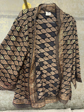 Cargar imagen en el visor de la galería, KIMONO SEDA CORTO
