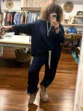 Cargar imagen en el visor de la galería, SUDADERA BOHO FLECOS

