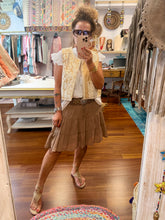 Cargar imagen en el visor de la galería, CHALECO INDI CHIC
