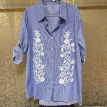 Cargar imagen en el visor de la galería, CAMISA RAYAS/BORDADOS
