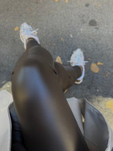 Cargar imagen en el visor de la galería, LEGGIN NEO CHOCOLATE
