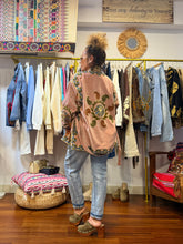 Cargar imagen en el visor de la galería, CHAQUETA KIMONO INDI
