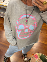 Cargar imagen en el visor de la galería, SUDADERA CALAVERA
