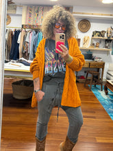 Cargar imagen en el visor de la galería, CHAQUETA TRENZAS

