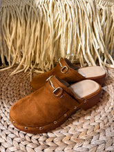 Cargar imagen en el visor de la galería, ZUECO TACHEBI CAMEL
