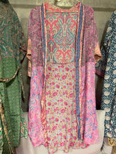 Cargar imagen en el visor de la galería, KIMONO SEDA MEDIO
