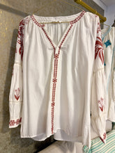 Cargar imagen en el visor de la galería, BLUSA BOHO BLANC/RED
