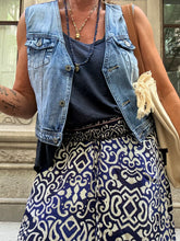 Cargar imagen en el visor de la galería, CHALECO JEAN BOHO
