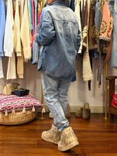 Cargar imagen en el visor de la galería, CAMISA/CHAQUETA JEAN
