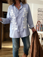 Cargar imagen en el visor de la galería, CAMISA RAYAS/BORDADOS
