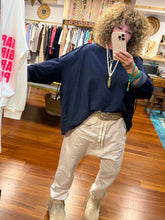 Cargar imagen en el visor de la galería, SUDADERA BOHO FLECOS
