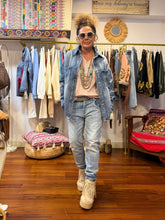 Cargar imagen en el visor de la galería, CAMISA/CHAQUETA JEAN
