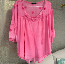 Cargar imagen en el visor de la galería, BLUSA FUCSIA BOHO
