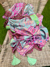 Cargar imagen en el visor de la galería, FOULAR/PAREO SILK

