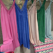 Cargar imagen en el visor de la galería, VESTIDO LENCERO CORT
