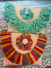 Cargar imagen en el visor de la galería, CLUTCH RAFIA
