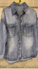 Cargar y reproducir el video en el visor de la galería, CAMISA/CHAQUETA JEAN
